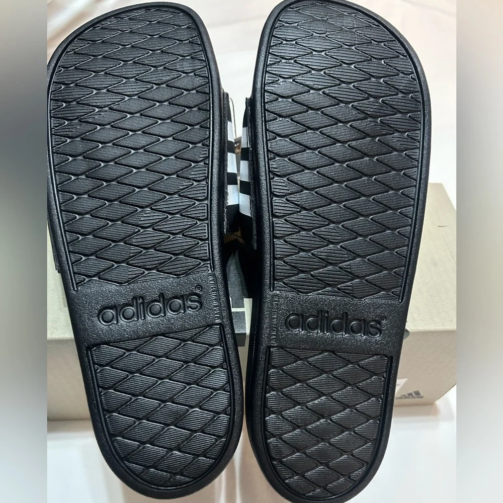 Adidas Adilette Comfort Slides Unisex 11/12 NIB - Picture 4 of 4